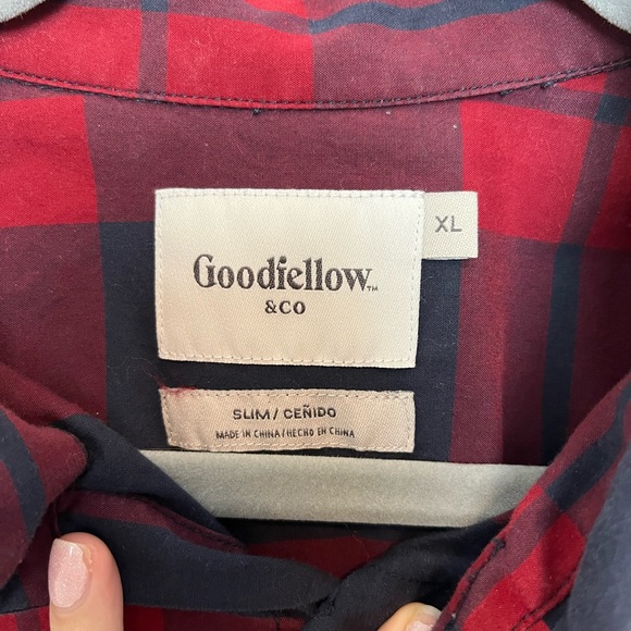 Y. Men’s Goodfellow Plaid Button Down Shirt - Picture 2 of 5